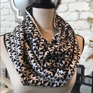 Michael Kors Black and white scarf New with tags